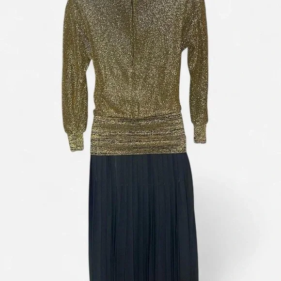 Luxurious Gold and Black Long Sleeve Dress - Picture 4 of 5